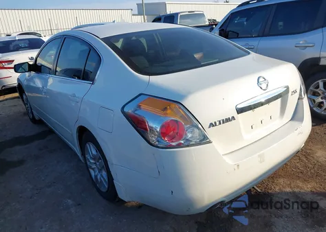 2010 Nissan Altima 2.5 S z USA, uszkodzony, nr VIN 1N4AL2AP1AN453217